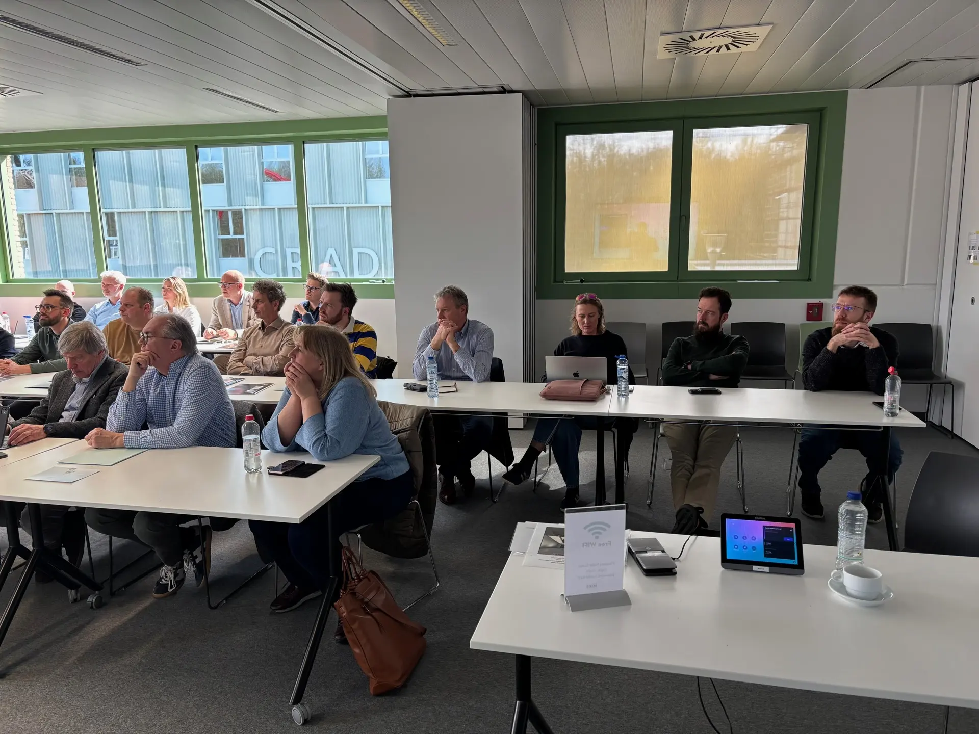 Volle zaal bij Sirris in Leuven tijdens de eerste begeleidingsgroep