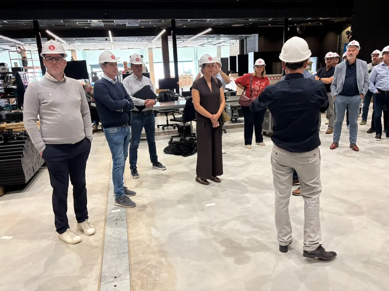 Rondleiding in de Arena in opbouw